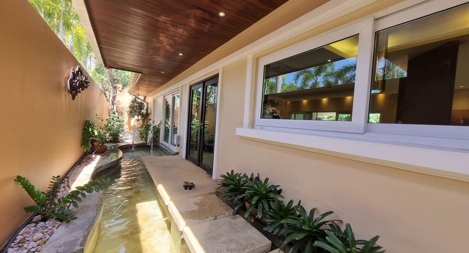 Villa en alquiler y en venta de 4 habitaciones en Bang Lamung, Chonburi