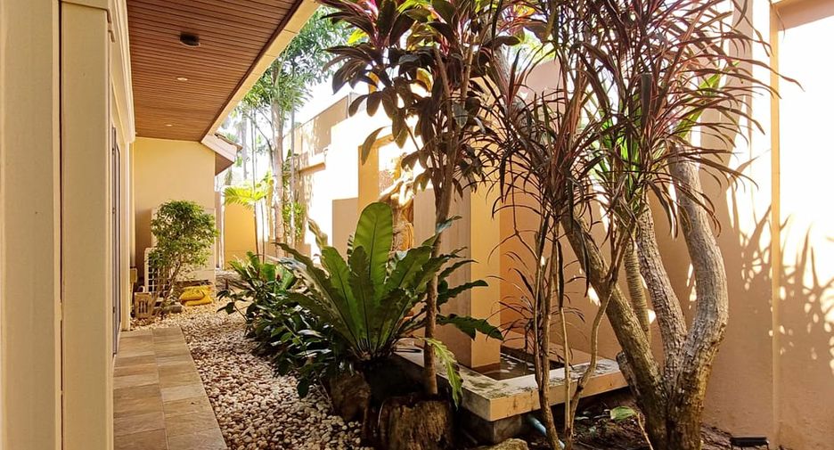 Villa en alquiler y en venta de 4 habitaciones en Bang Lamung, Chonburi