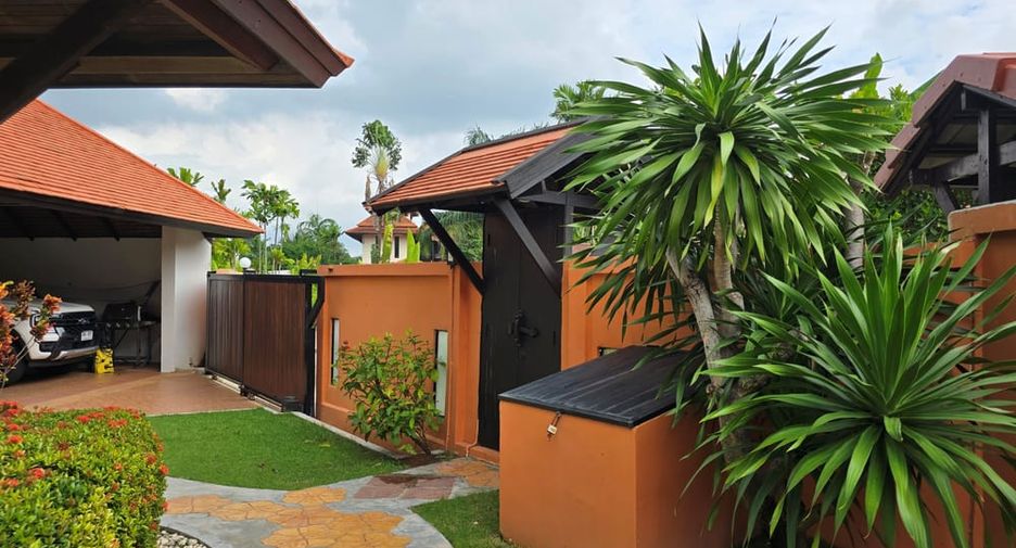 For rent 3 bedrooms villa in Bang Lamung, Chonburi