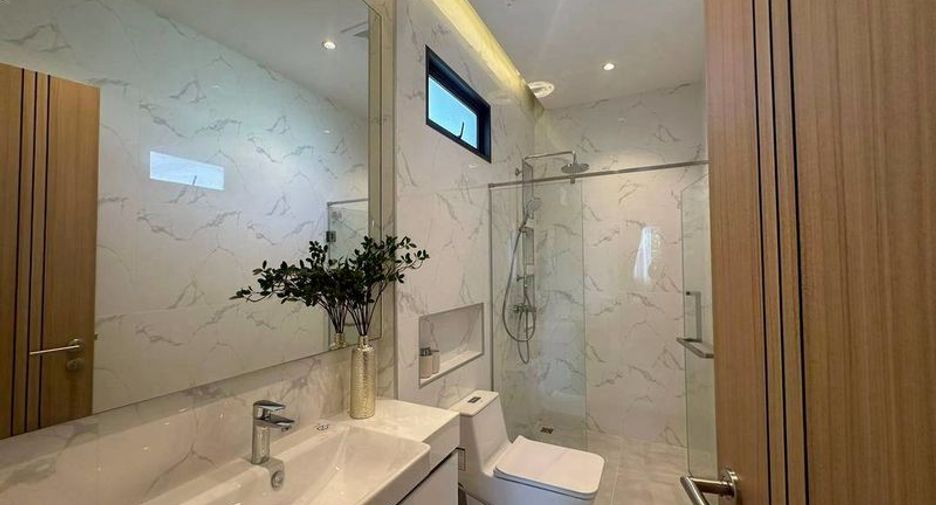For rent 4 bedrooms house in Bang Lamung, Chonburi