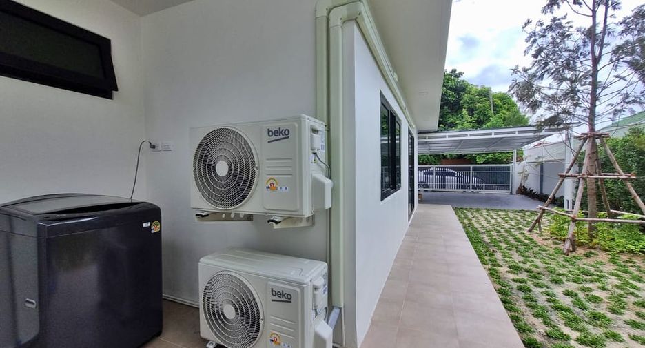 Casa en alquiler de 3 habitaciones en Bang Lamung, Chonburi