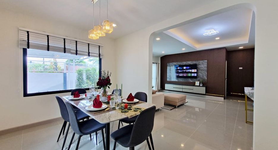 Casa en alquiler de 3 habitaciones en Bang Lamung, Chonburi