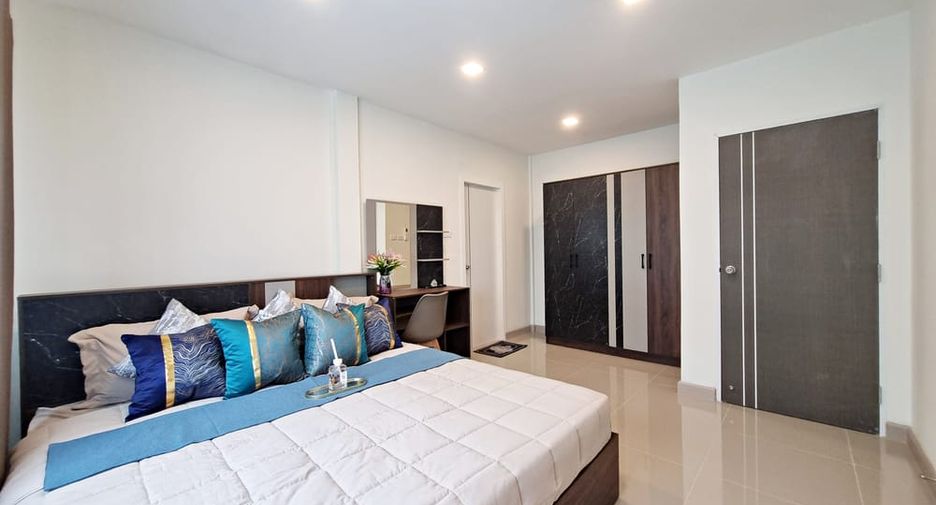 Casa en alquiler de 3 habitaciones en Bang Lamung, Chonburi