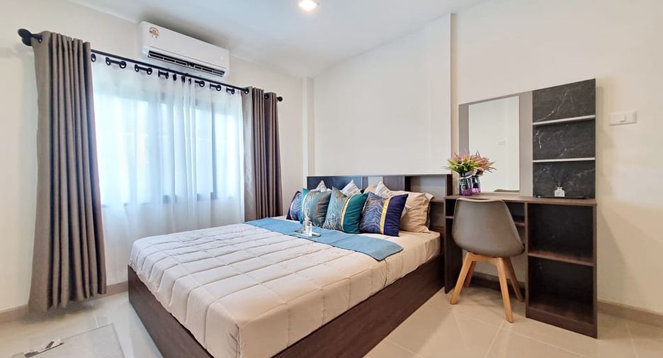 Casa en alquiler de 3 habitaciones en Bang Lamung, Chonburi
