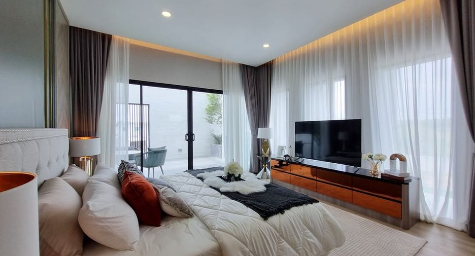 À louer et à vendre 4 chambres villa à Huay Yai, Pattaya