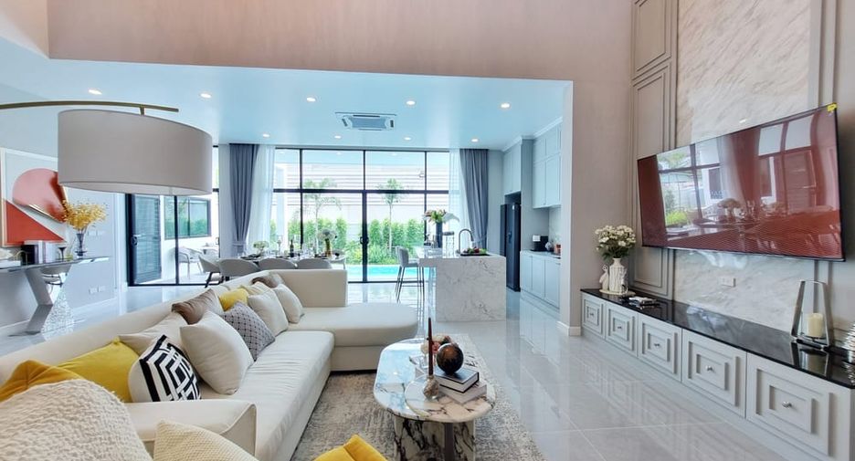 À louer et à vendre 4 chambres villa à Huay Yai, Pattaya