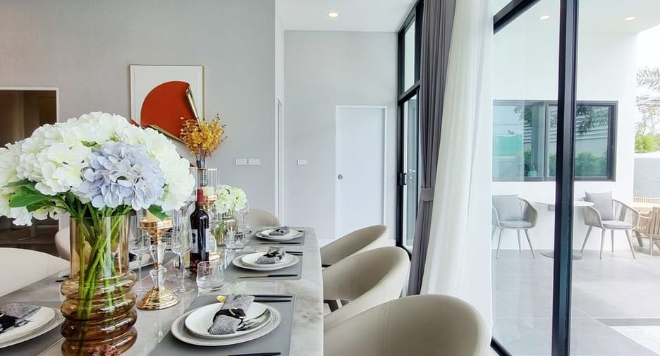 À louer et à vendre 4 chambres villa à Huay Yai, Pattaya