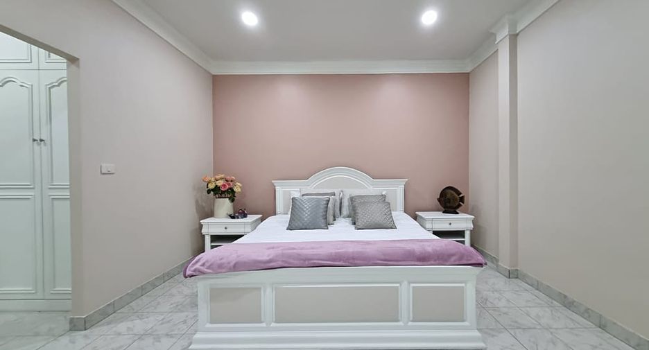 For rent そして for sale 3 ベッドルーム villa in Bang Lamung, Chonburi