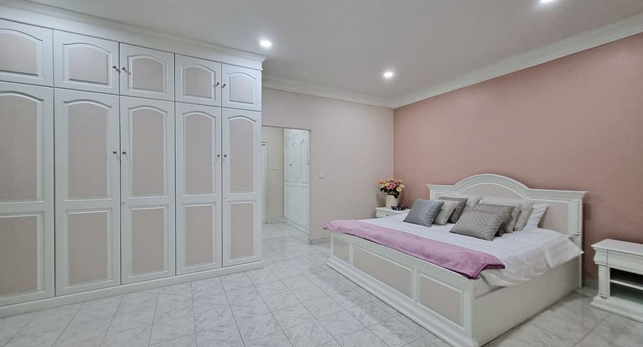 For rent そして for sale 3 ベッドルーム villa in Bang Lamung, Chonburi