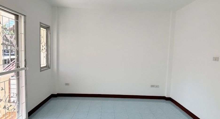 Продажа 2 спальни таунхаус в Нонг Чок, Бангкок