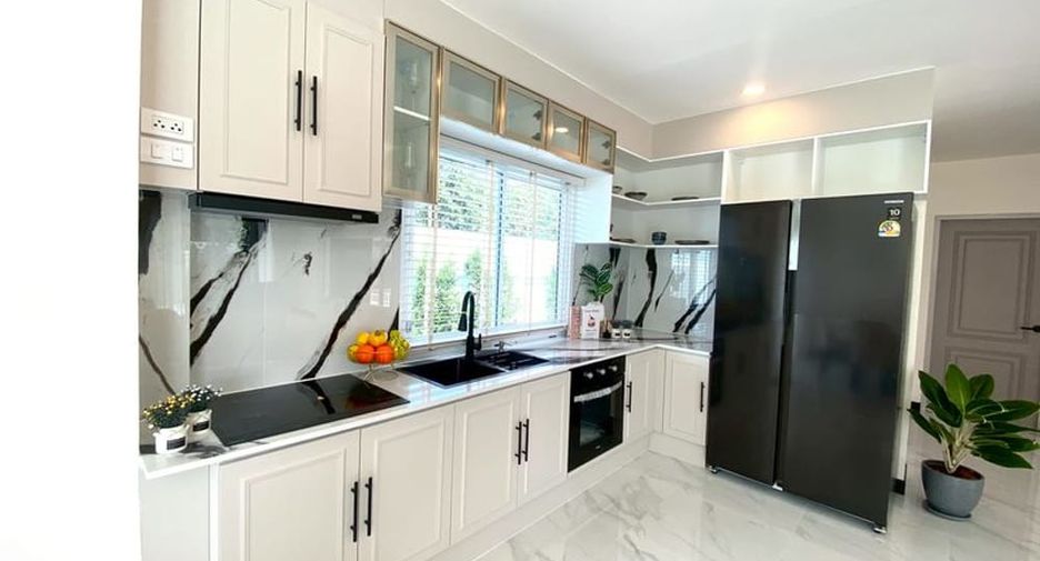 Villa en venta de 5 habitaciones en Bang Lamung, Chonburi