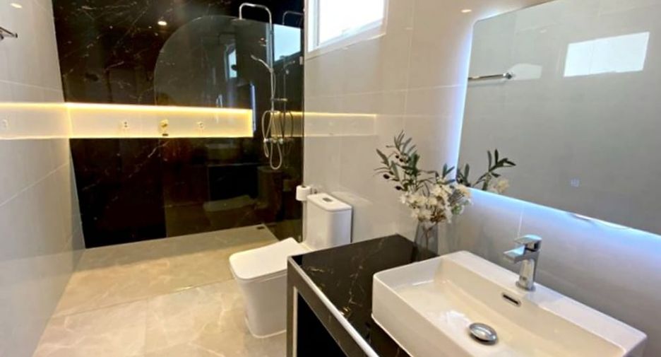 Villa en venta de 5 habitaciones en Bang Lamung, Chonburi