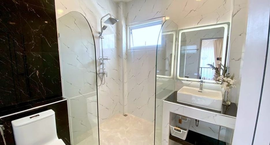 Villa en venta de 5 habitaciones en Bang Lamung, Chonburi