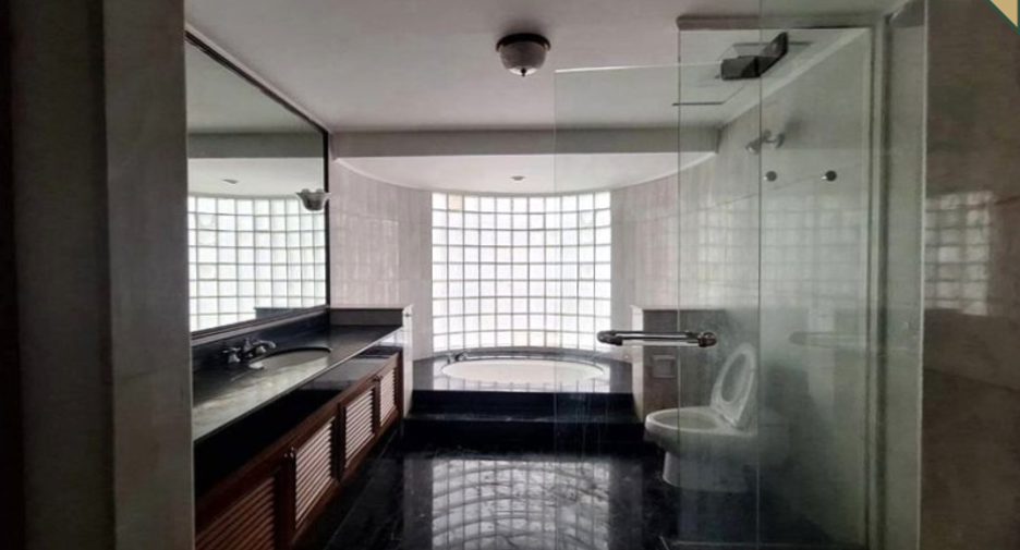 For rent and for sale 4 bedrooms condo in Khlong Toei, Bangkok