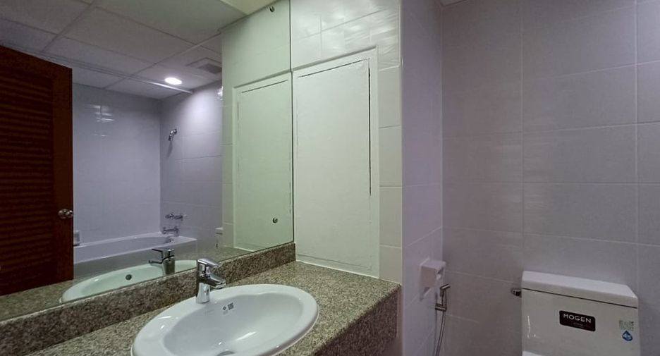 For rent 3 bedrooms condo in Na Jomtien, Pattaya