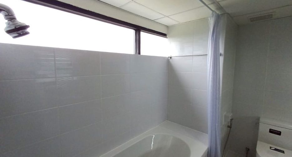 For rent 3 bedrooms condo in Na Jomtien, Pattaya