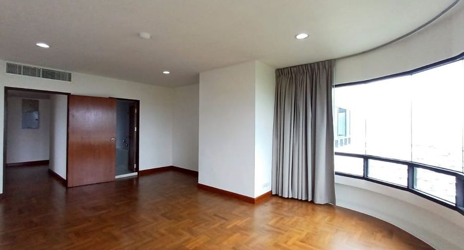 For rent 3 bedrooms condo in Na Jomtien, Pattaya