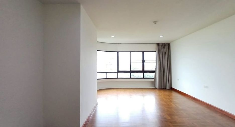 For rent 3 bedrooms condo in Na Jomtien, Pattaya