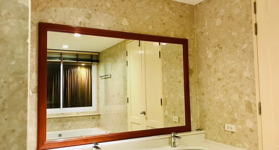 For rent 4 bedrooms villa in Bang Lamung, Chonburi
