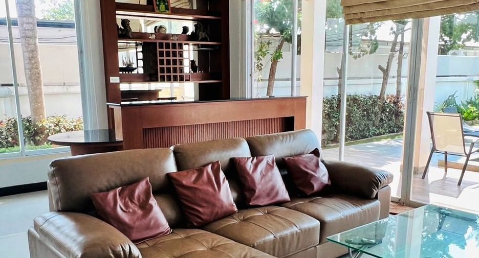 For rent 4 bedrooms villa in Bang Lamung, Chonburi