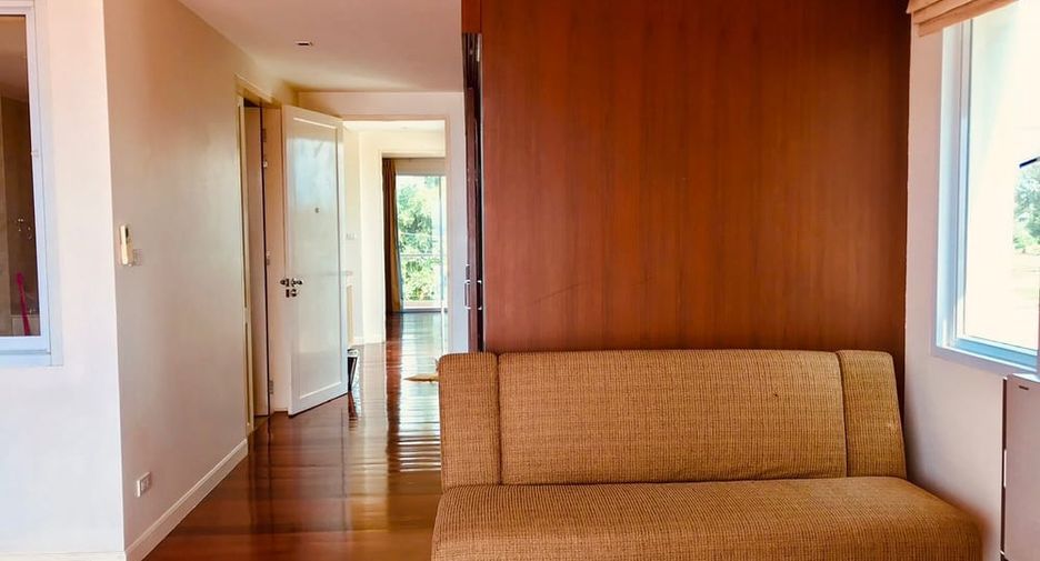 For rent 4 bedrooms villa in Bang Lamung, Chonburi