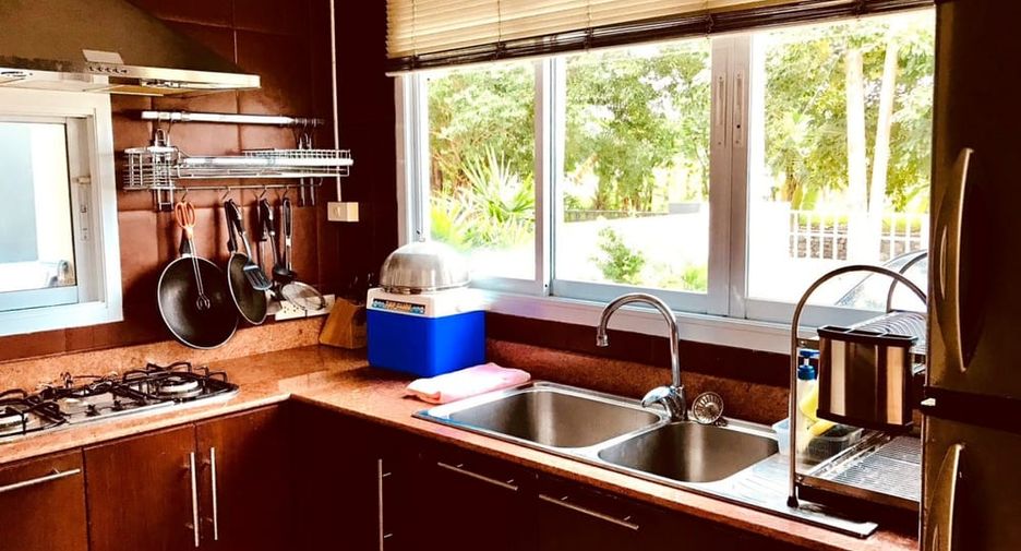 For rent 4 bedrooms villa in Bang Lamung, Chonburi