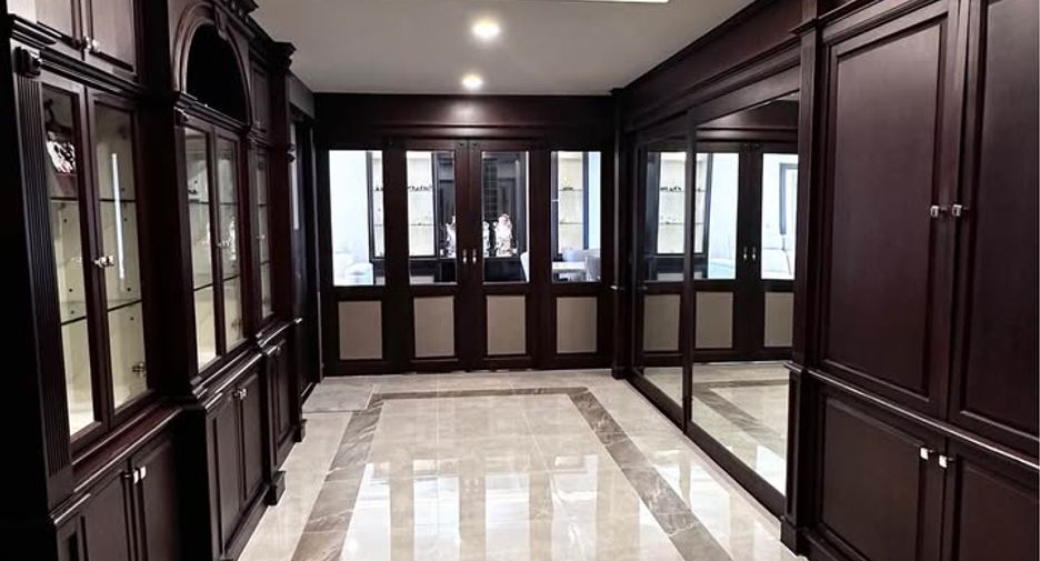 Wohnung zur Miete und zum Kauf mit 3 Zimmer in Rat Burana, Bangkok