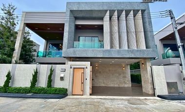 À louer et à vendre 4 chambres villa à Huay Yai, Pattaya
