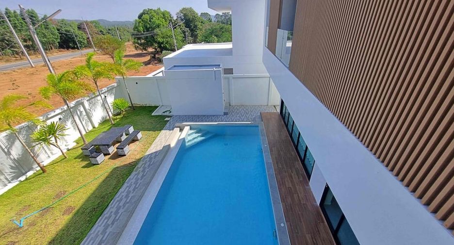 À louer 4 chambres villa à Huay Yai, Pattaya