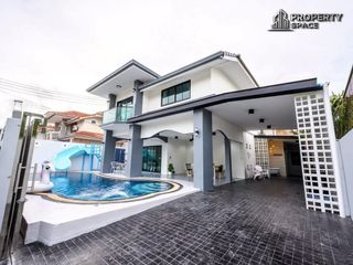 Villa en alquiler y en venta de 6 habitaciones en Bang Lamung, Chonburi