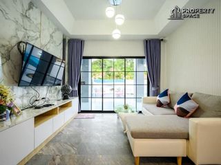 Villa en alquiler y en venta de 6 habitaciones en Bang Lamung, Chonburi