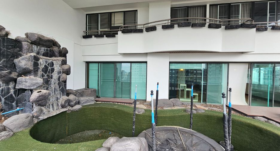 For sale 3 bedrooms condo in Khlong Toei, Bangkok