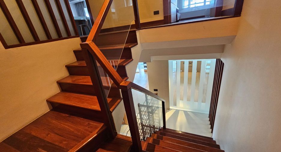 For sale 3 bedrooms condo in Khlong Toei, Bangkok