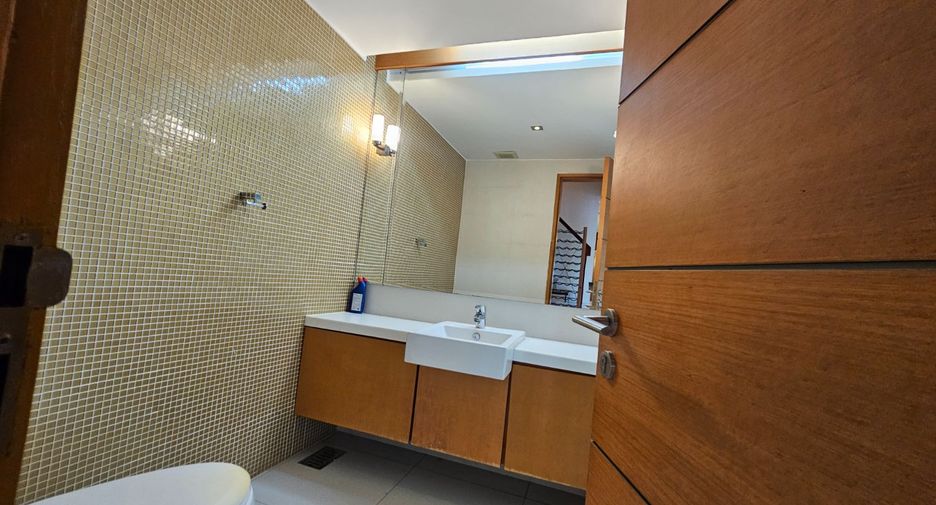 For sale 3 bedrooms condo in Khlong Toei, Bangkok