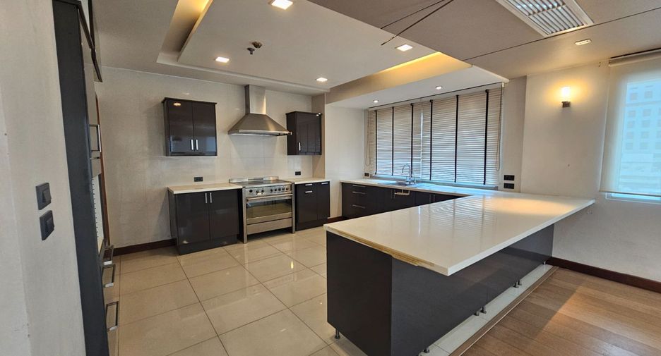For sale 3 bedrooms condo in Khlong Toei, Bangkok
