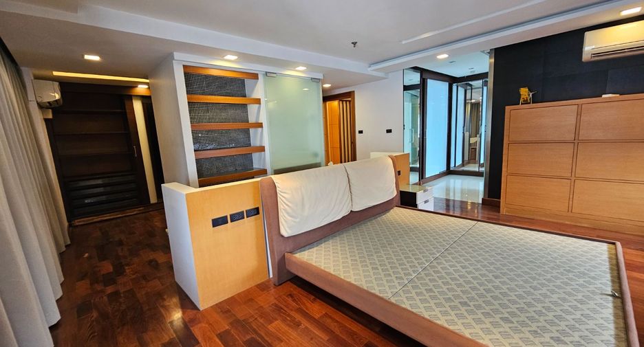 For sale 3 bedrooms condo in Khlong Toei, Bangkok