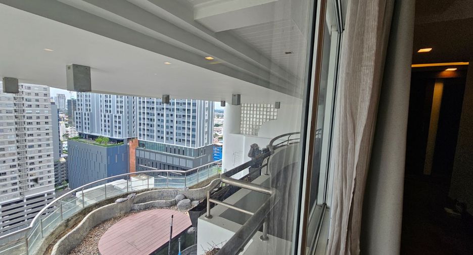 For sale 3 bedrooms condo in Khlong Toei, Bangkok