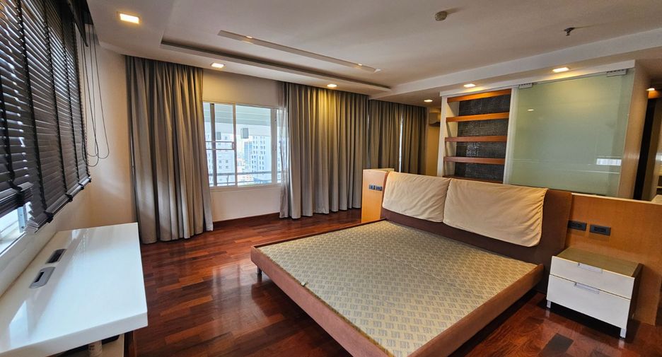 For sale 3 bedrooms condo in Khlong Toei, Bangkok