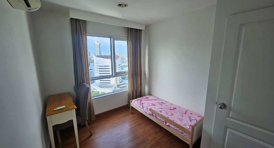 For rent 2 bedrooms condo in Huai Khwang, Bangkok
