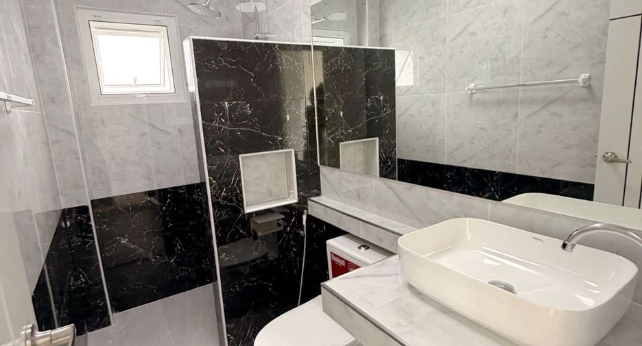 For sale 4 bedrooms house in Hang Dong, Chiang Mai