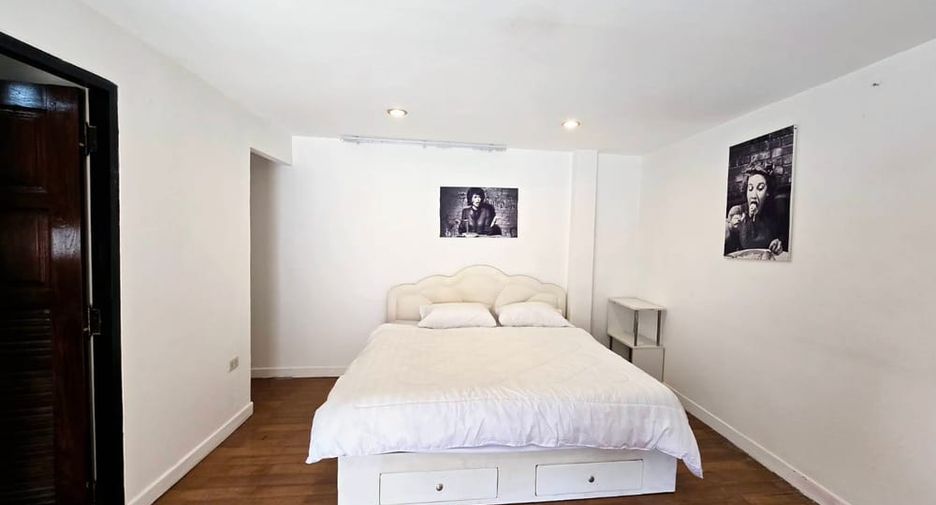 À vendre 12 chambres local commercial à Bang Lamung, Chonburi