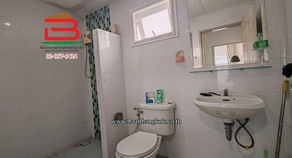 出售 2 卧室 联排别墅 在 Lam Luk Ka, Pathum Thani