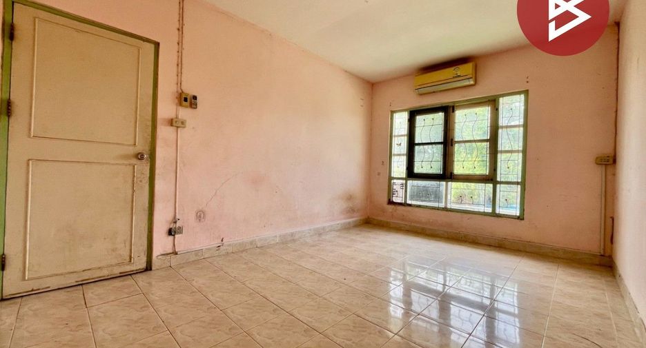 For sale 3 bedrooms townhouse in Mueang Samut Prakan, Samut Prakan