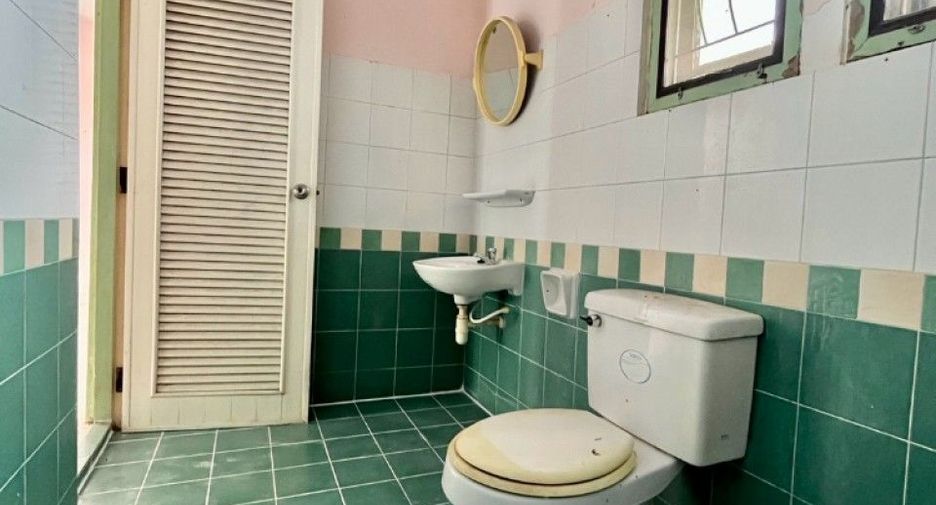For sale 3 bedrooms townhouse in Mueang Samut Prakan, Samut Prakan