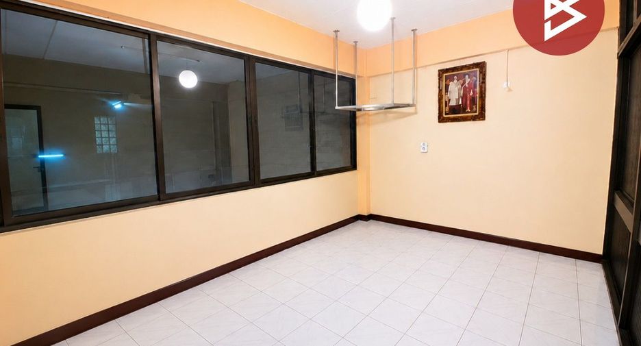 Local comercial en venta de 2 habitaciones en Mueang Chon Buri, Chonburi