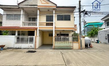 For sale 4 bedrooms townhouse in Wang Thonglang, Bangkok