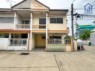 For sale 4 bedrooms townhouse in Wang Thonglang, Bangkok