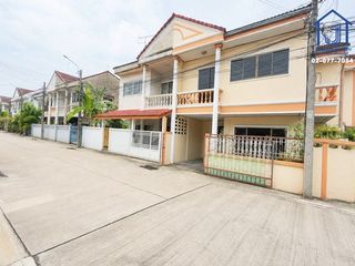For sale 4 bedrooms townhouse in Wang Thonglang, Bangkok