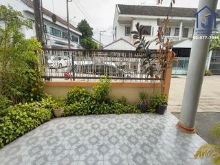 For sale 4 bedrooms townhouse in Wang Thonglang, Bangkok
