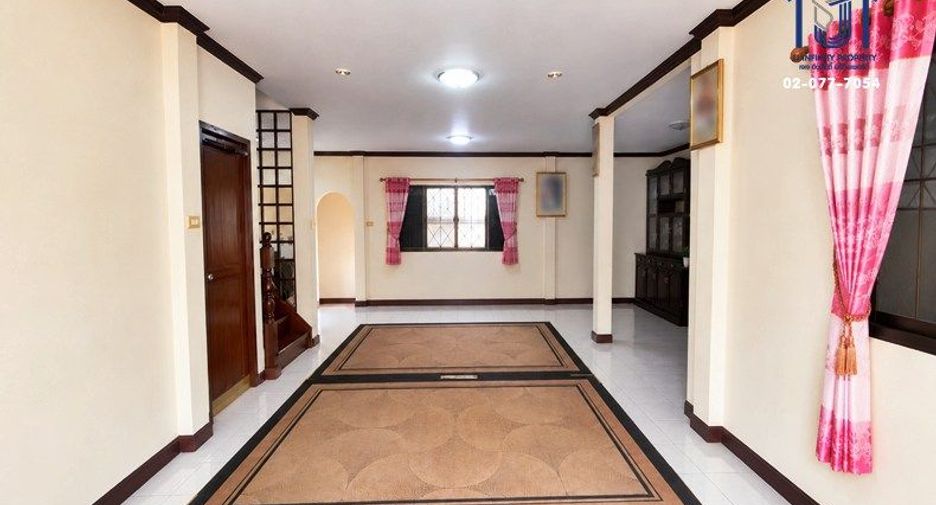 For sale 4 bedrooms townhouse in Wang Thonglang, Bangkok